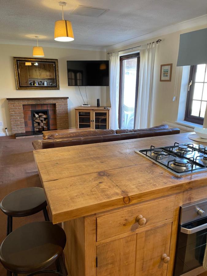 Large, Quiet, Sleeps 16, 4 Bathrooms, Parking, Лестер Экстерьер фото